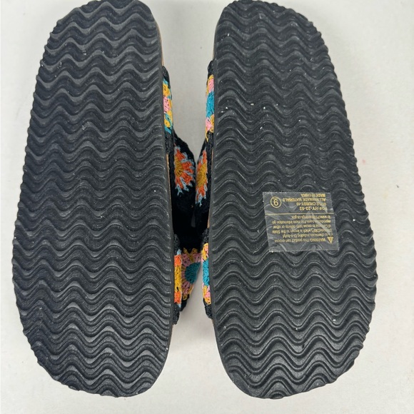 Forever Chubby-10 Black Crochet Bohemian Cork Sole Sandals, Size 9 - Picture 3 of 3